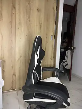 pretty angela1 online show from December 2025 01:56:02 AM