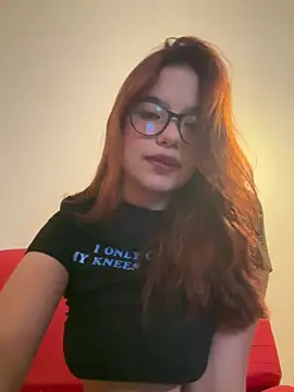 Snapshot of EmiF26 chatting on January 2025 03:31:02 AM EmiF26 online show from January 2025 03:31:02 AM