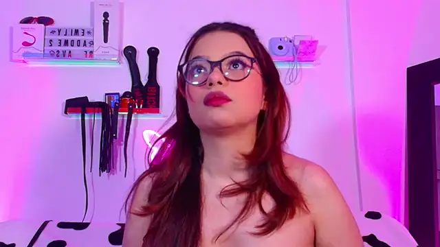 Snapshot of EmiF26 chatting on November 2025 11:59:01 PM EmiF26 online show from November 2025 11:59:01 PM