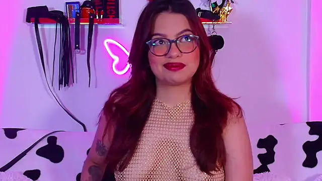 Snapshot of EmiF26 chatting on November 2025 01:42:01 AM EmiF26 online show from November 2025 01:42:01 AM