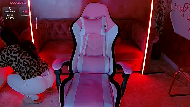 evanew  online show from December 2025 04:42:02 AM