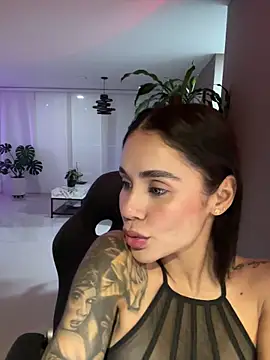 Snapshot of Karol_Towers chatting on January 2025 11:30:01 PM Karol Towers online show from January 2025 11:30:01 PM