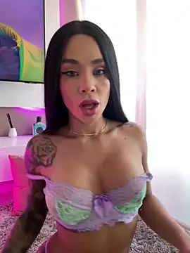 Snapshot of Karol_Towers chatting on January 2025 09:51:02 PM Karol Towers online show from January 2025 09:51:02 PM