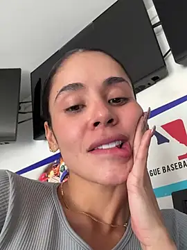 Snapshot of Karol_Towers chatting on January 2025 03:07:01 PM Karol Towers online show from January 2025 03:07:01 PM