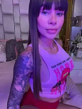 Snapshot of Karol_Towers chatting on February 2025 12:00:02 AM Karol Towers online show from February 2025 12:00:02 AM