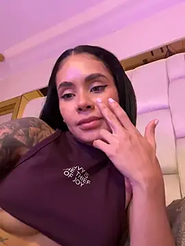 Snapshot of Karol_Towers chatting on March 2025 01:22:01 AM Karol Towers online show from March 2025 01:22:01 AM