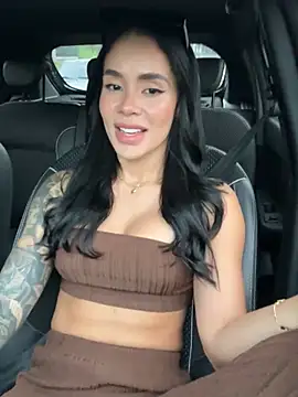 Snapshot of Karol_Towers chatting on March 2025 08:10:02 PM Karol Towers online show from March 2025 08:10:02 PM