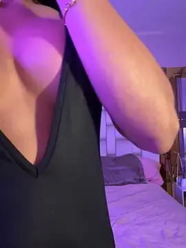 Snapshot of Karol_Towers chatting on March 2025 02:46:02 AM Karol Towers online show from March 2025 02:46:02 AM