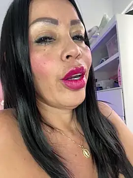 Snapshot of KarolRubi1 chatting on January 2025 05:27:01 PM KarolRubi1 online show from January 2025 05:27:01 PM