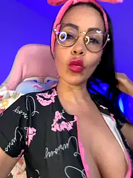 Snapshot of KarolRubi1 chatting on October 2025 01:36:02 AM KarolRubi1 online show from October 2025 01:36:02 AM