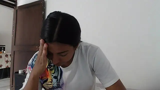 Coral0403 online show from March 2025 06:54:02 PM