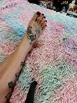 Snapshot of TheOneNOnlyHalfPint chatting on February 2025 02:20:01 PM TheOneNOnlyHalfPint online show from February 2025 02:20:01 PM