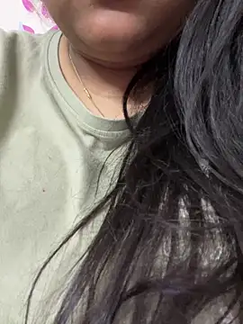 Snapshot of queen_pari chatting on December 2025 07:18:01 PM queen pari online show from December 2025 07:18:01 PM