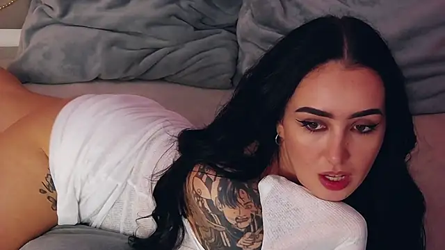 Snapshot of KimKhallifa chatting on January 2026 07:11:02 AM KimKhallifa online show from January 2026 07:11:02 AM