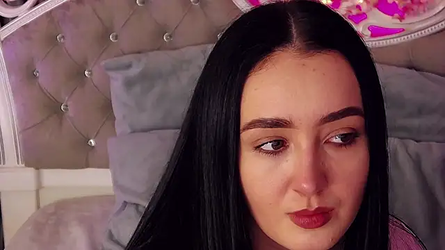 Snapshot of KimKhallifa chatting on February 2026 06:51:01 AM KimKhallifa online show from February 2026 06:51:01 AM