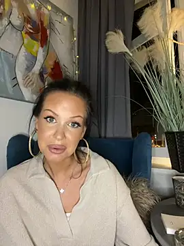 Carolinekronkvist online show from January 2025 08:44:01 PM