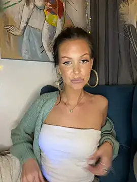Carolinekronkvist online show from January 2025 11:45:01 PM