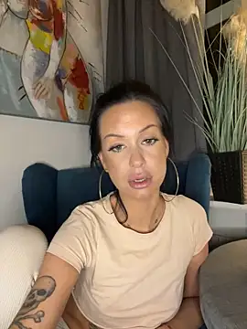 Carolinekronkvist online show from January 2025 10:57:01 PM