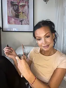 Carolinekronkvist online show from February 2025 12:47:01 PM