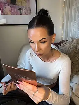 Carolinekronkvist online show from February 2025 01:21:02 PM