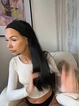 Carolinekronkvist online show from February 2025 11:56:01 AM