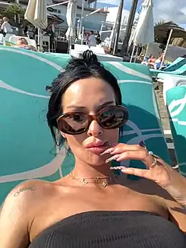 Carolinekronkvist online show from February 2025 02:54:02 PM