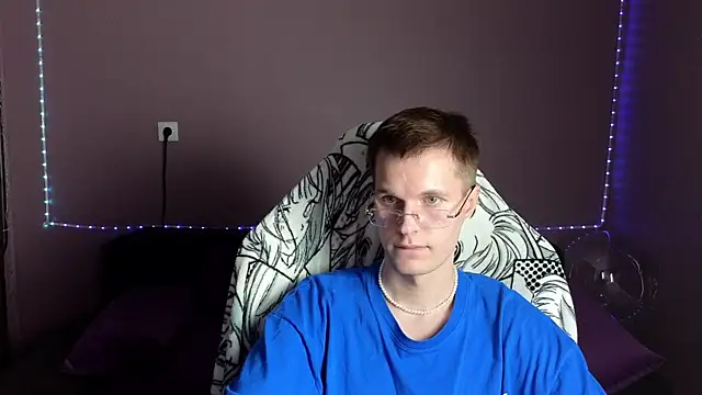 Snapshot of Leonnextdoor chatting on December 2024 10:45:02 AM Leonnextdoor online show from December 2024 10:45:02 AM