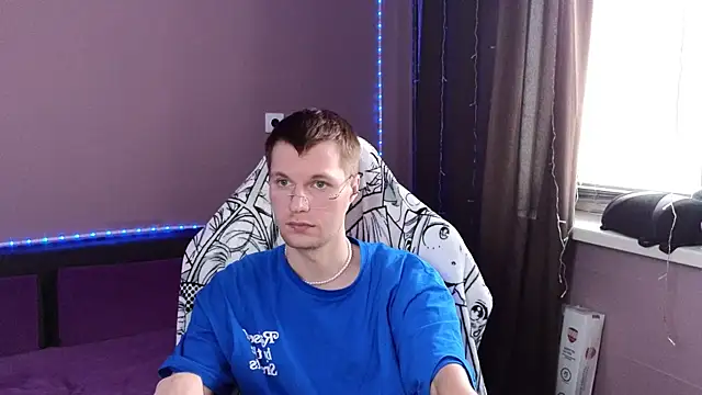 Snapshot of Leonnextdoor chatting on January 2025 06:03:02 AM Leonnextdoor online show from January 2025 06:03:02 AM