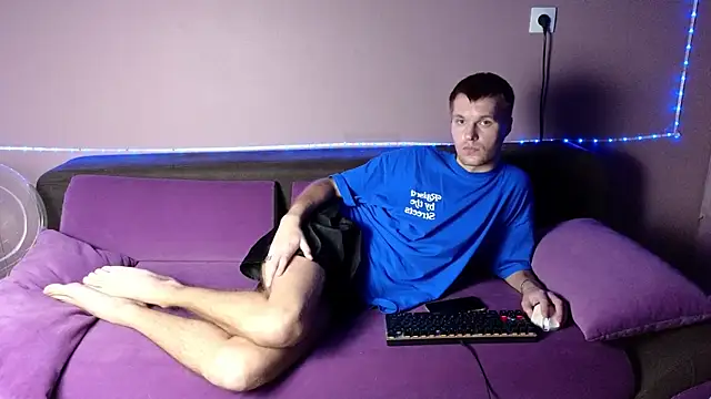 Snapshot of Leonnextdoor chatting on January 2025 09:04:02 AM Leonnextdoor online show from January 2025 09:04:02 AM