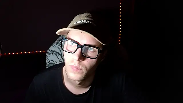 Snapshot of Leonnextdoor chatting on January 2025 12:23:01 PM Leonnextdoor online show from January 2025 12:23:01 PM