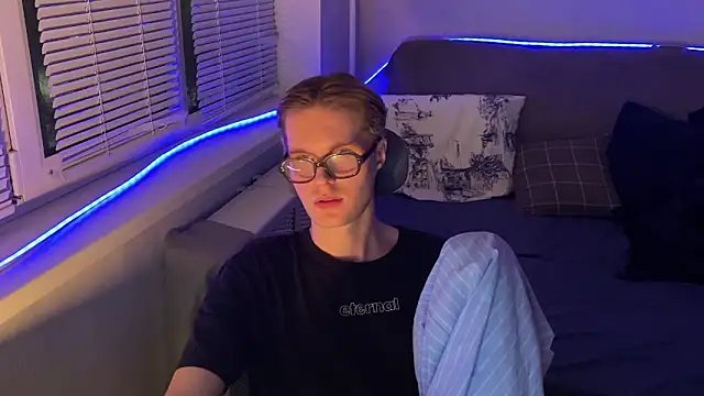 Snapshot of Leonnextdoor chatting on January 2026 05:15:02 PM Leonnextdoor online show from January 2026 05:15:02 PM