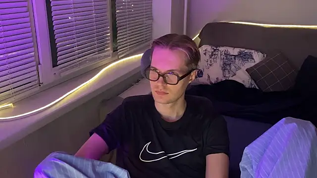 Snapshot of Leonnextdoor chatting on January 2026 11:56:01 AM Leonnextdoor online show from January 2026 11:56:01 AM