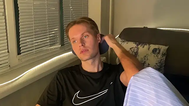 Snapshot of Leonnextdoor chatting on January 2026 06:55:02 PM Leonnextdoor online show from January 2026 06:55:02 PM