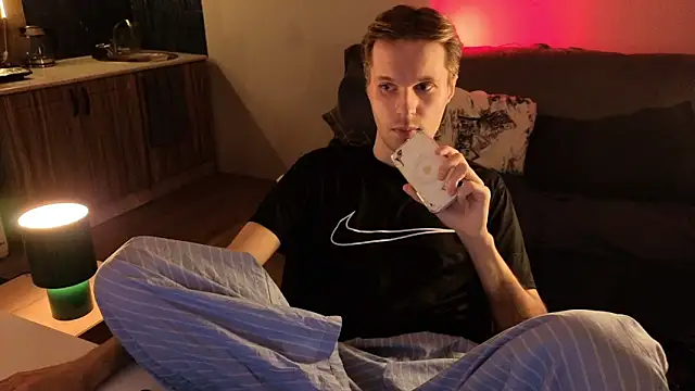 Snapshot of Leonnextdoor chatting on February 2026 07:09:02 PM Leonnextdoor online show from February 2026 07:09:02 PM