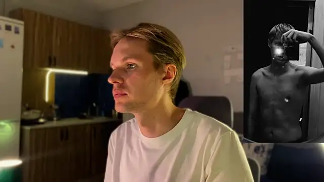 Snapshot of Leonnextdoor chatting on February 2026 07:18:01 PM Leonnextdoor online show from February 2026 07:18:01 PM