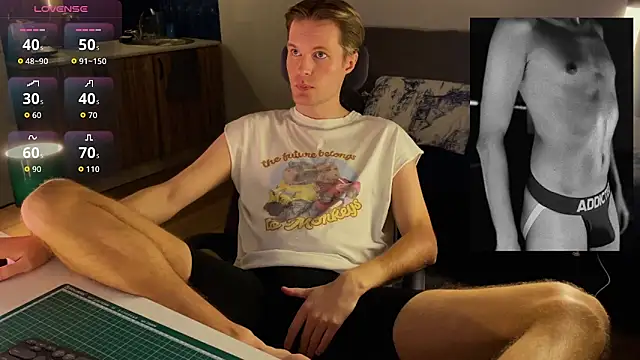 Snapshot of Leonnextdoor chatting on February 2026 01:27:02 PM Leonnextdoor online show from February 2026 01:27:02 PM