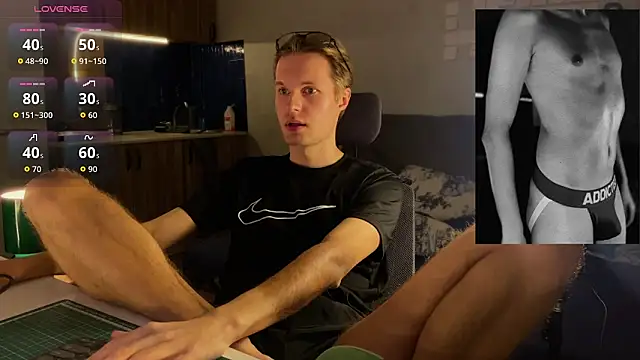 Snapshot of Leonnextdoor chatting on February 2026 06:25:01 PM Leonnextdoor online show from February 2026 06:25:01 PM