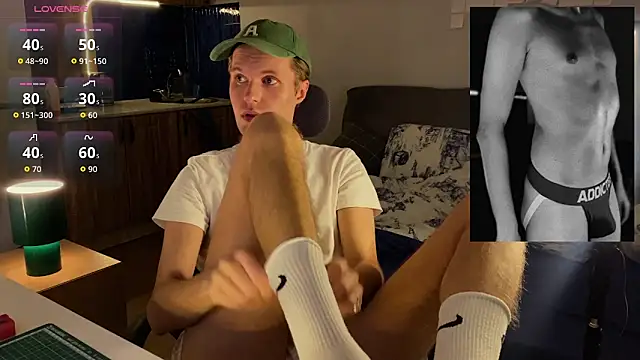 Snapshot of Leonnextdoor chatting on February 2026 09:22:02 PM Leonnextdoor online show from February 2026 09:22:02 PM