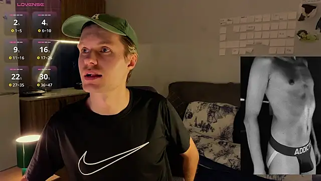 Snapshot of Leonnextdoor chatting on February 2026 04:27:02 PM Leonnextdoor online show from February 2026 04:27:02 PM