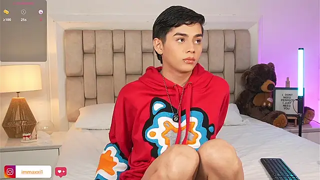 Snapshot of Maxi_little chatting on January 2026 09:29:01 PM Maxi little online show from January 2026 09:29:01 PM