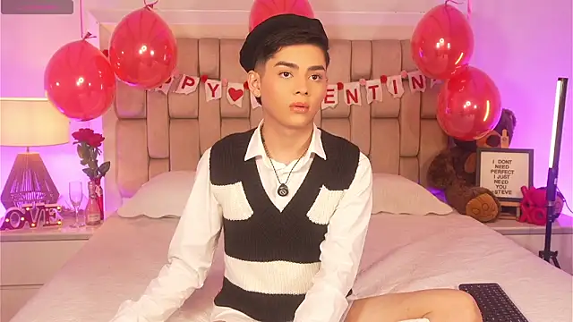 Snapshot of Maxi_little chatting on February 2026 08:27:01 PM Maxi little online show from February 2026 08:27:01 PM