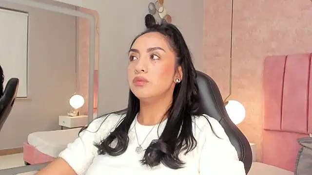 Snapshot of MAGIC_AURORAA chatting on March 2025 12:13:01 PM MAGIC AURORAA online show from March 2025 12:13:01 PM