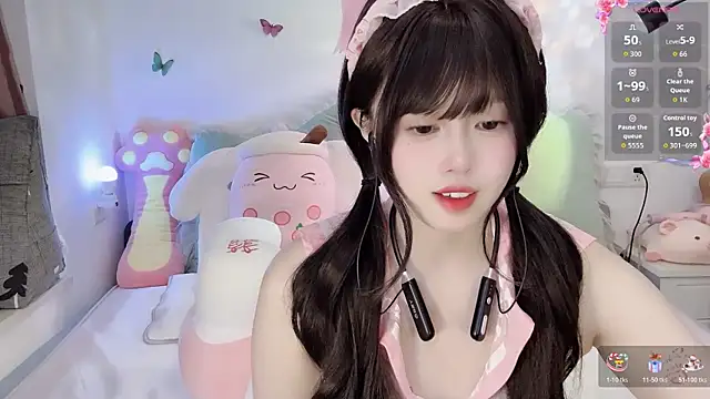 Snapshot of Alien1227 chatting on October 2025 01:44:01 PM Alien1227 online show from October 2025 01:44:01 PM