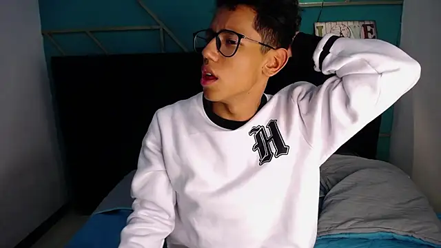 Snapshot of RyanPricee chatting on January 2025 08:57:02 AM RyanPricee online show from January 2025 08:57:02 AM