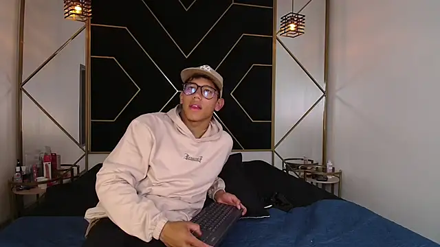 Snapshot of RyanPricee chatting on October 2025 04:24:01 AM RyanPricee online show from October 2025 04:24:01 AM