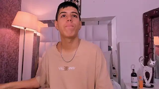 Snapshot of Angel_Khouri chatting on February 2025 08:13:01 PM Angel Khouri online show from February 2025 08:13:01 PM