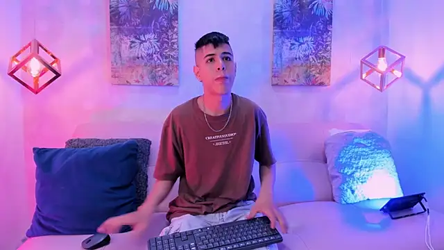 Snapshot of Angel_Khouri chatting on February 2025 08:13:02 PM Angel Khouri online show from February 2025 08:13:02 PM