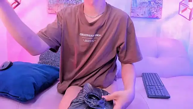 Snapshot of Angel_Khouri chatting on February 2025 02:19:02 AM Angel Khouri online show from February 2025 02:19:02 AM