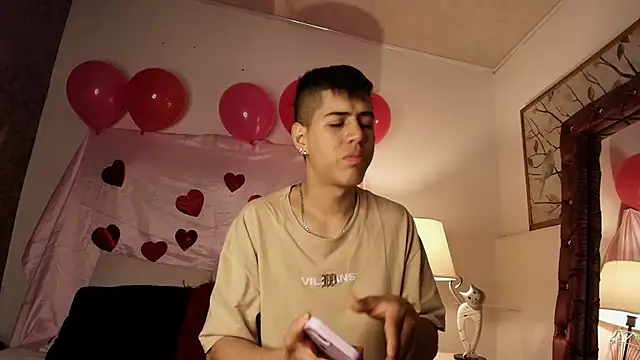 Snapshot of Angel_Khouri chatting on February 2025 08:01:01 PM Angel Khouri online show from February 2025 08:01:01 PM