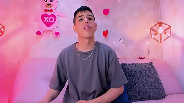 Snapshot of Angel_Khouri chatting on February 2025 04:07:01 AM Angel Khouri online show from February 2025 04:07:01 AM